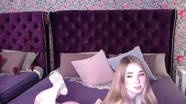 Evapeach_ from StripChat is Freechat