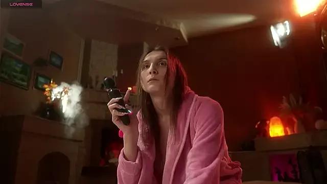 EvelineMeyer from StripChat is Freechat