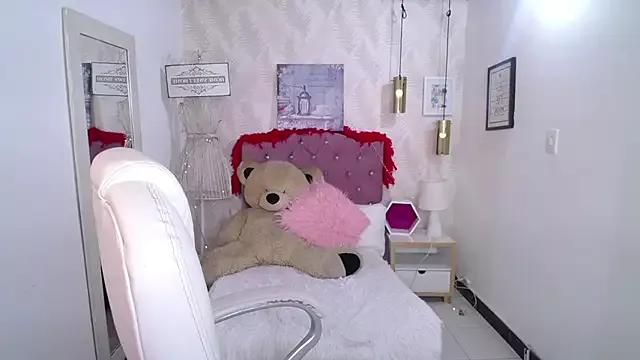 evelyn_rose_tk from StripChat is Freechat