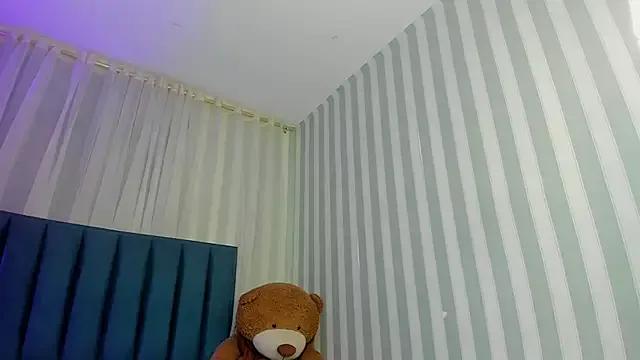 Evelynharpe from StripChat is Freechat