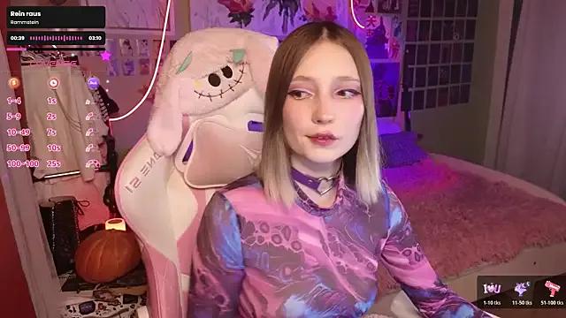 Check-out our cam rooms range and converse on a personal level with our delicious livecams streamers, showing off their spicy curves and toys.