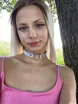 FavoriteKira from StripChat is Freechat