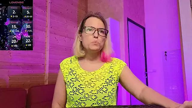 findom_lady_shine from StripChat is Freechat