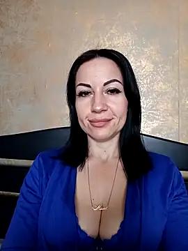 FireLily332 from StripChat is Freechat