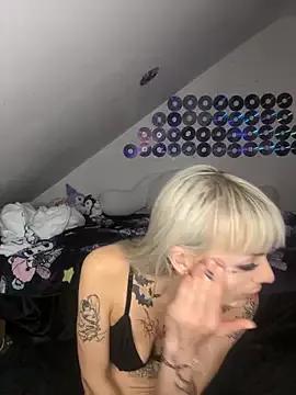 FluffySlutt from StripChat is Freechat