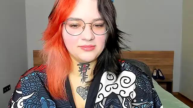FoxyAstra from StripChat is Freechat