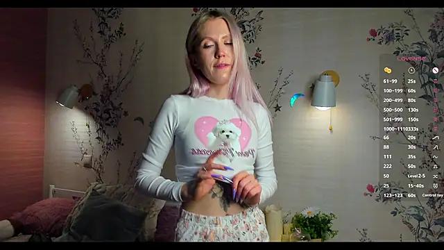 Check-out our cam rooms range and converse on a personal level with our delicious livecams streamers, showing off their spicy curves and toys.