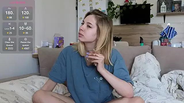Girl_alone_home from StripChat is Freechat