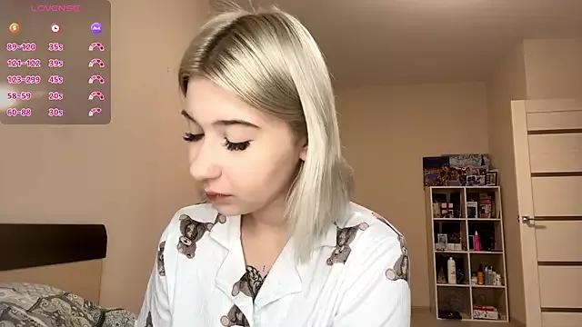 Golden_Vibe from StripChat is Freechat