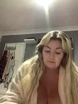 GoldenSquirter from StripChat is Freechat