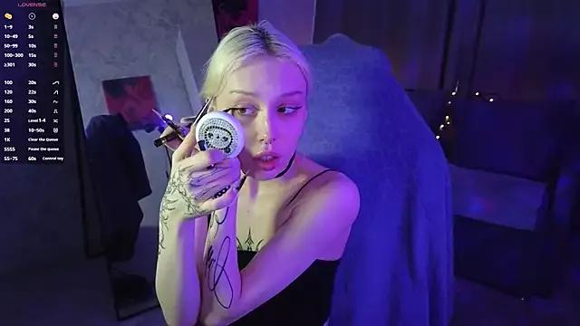 Check-out our cam rooms range and converse on a personal level with our delicious livecams streamers, showing off their spicy curves and toys.