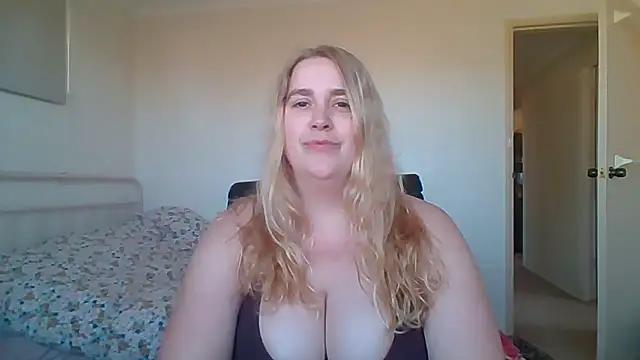 GracieMoon from StripChat is Freechat