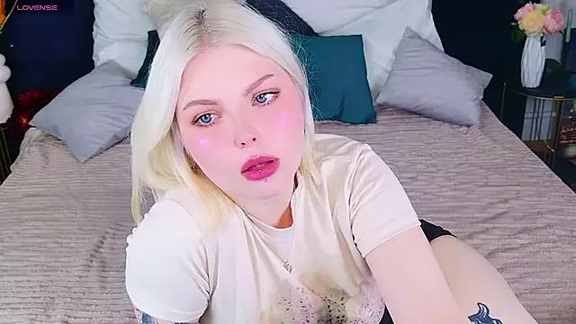 Hannah_Suka2 from StripChat is Freechat
