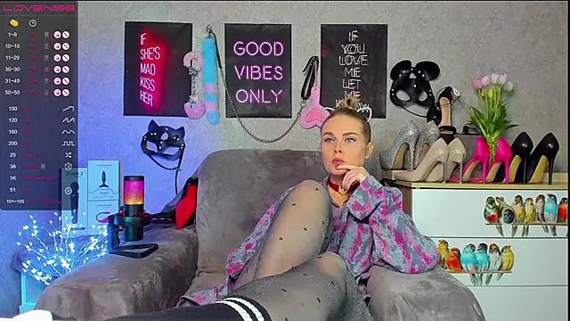 Check-out our cam rooms range and converse on a personal level with our delicious livecams streamers, showing off their spicy curves and toys.