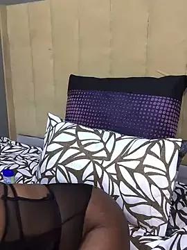 HazelEyesxx25 from StripChat is Freechat