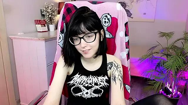 HazelTompson from StripChat is Freechat