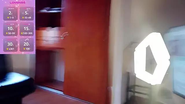 helena_rosse from StripChat is Freechat