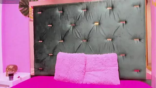 Check-out our cam rooms range and converse on a personal level with our delicious livecams streamers, showing off their spicy curves and toys.