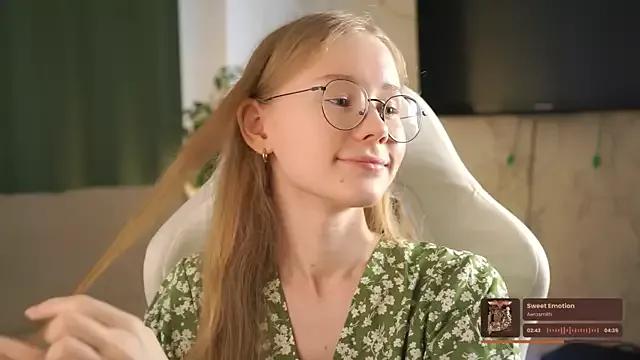 Hello_Kitty_Jane from StripChat is Freechat