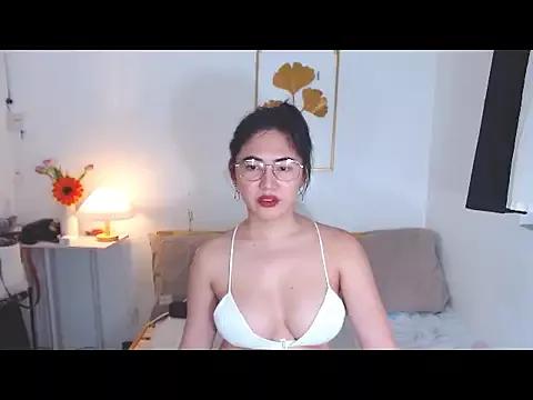 HermoSa_Christine from StripChat is Freechat