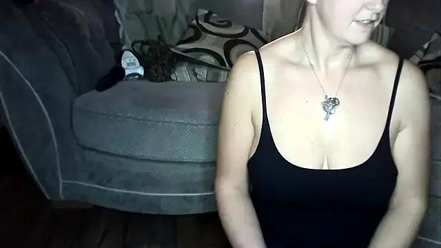 Hisanalqueen3747 from StripChat is Freechat