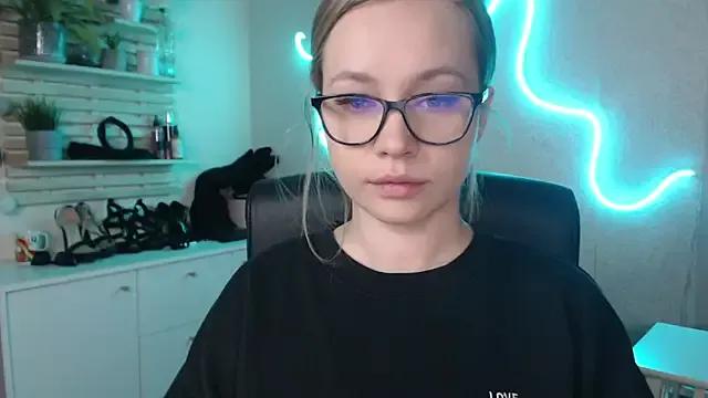 holly_xglam from StripChat is Freechat