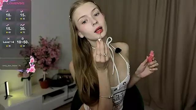 holylisssa from StripChat is Freechat