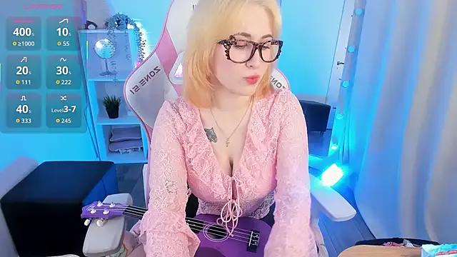Check-out our cam rooms range and converse on a personal level with our delicious livecams streamers, showing off their spicy curves and toys.