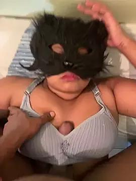 HoneyedPortal from StripChat is Freechat