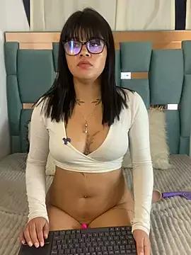 honeyy_mia from StripChat is Freechat