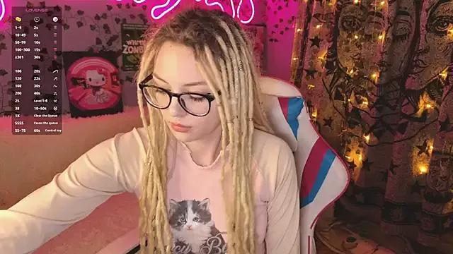 hotbeathoney from StripChat is Freechat