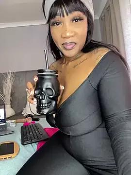 HugeMassiveBooty from StripChat is Freechat