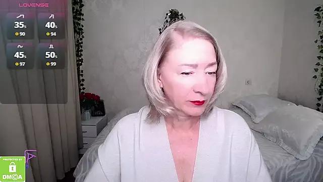 hunters_woman from StripChat is Freechat