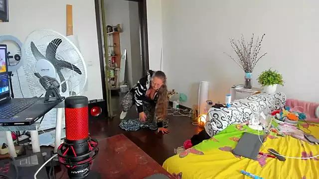 Check-out our cam rooms range and converse on a personal level with our delicious livecams streamers, showing off their spicy curves and toys.