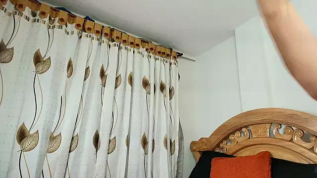 iris_mandarine from StripChat is Freechat