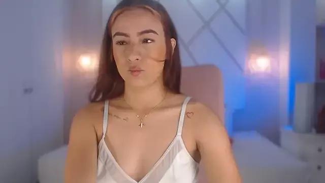 isabellashine from StripChat is Freechat