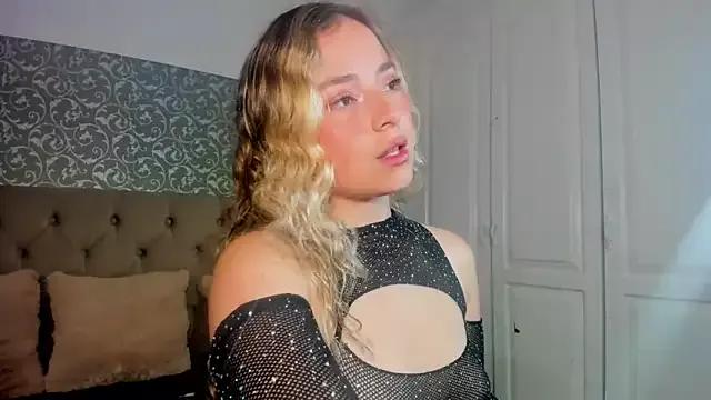 IssadoraJames from StripChat is Freechat