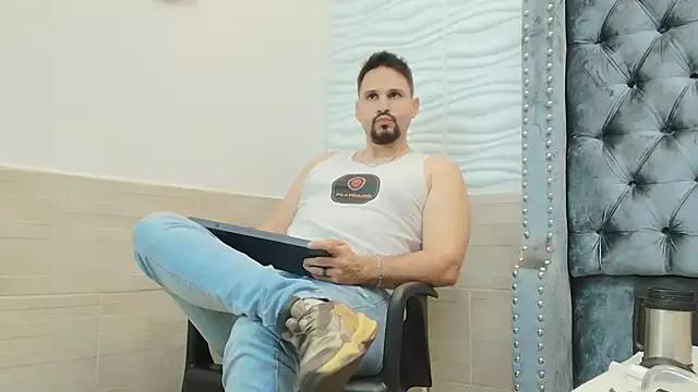 JACKRAVENN from StripChat is Freechat