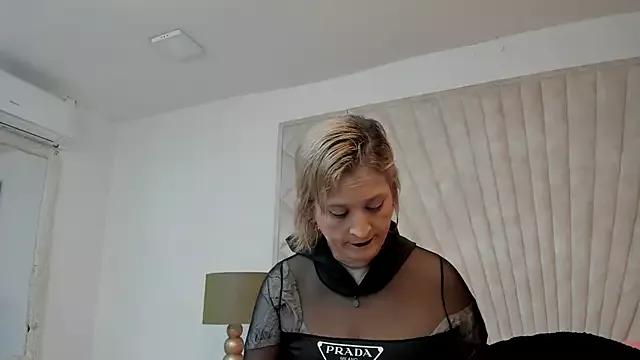 Jade_squirtt from StripChat is Freechat