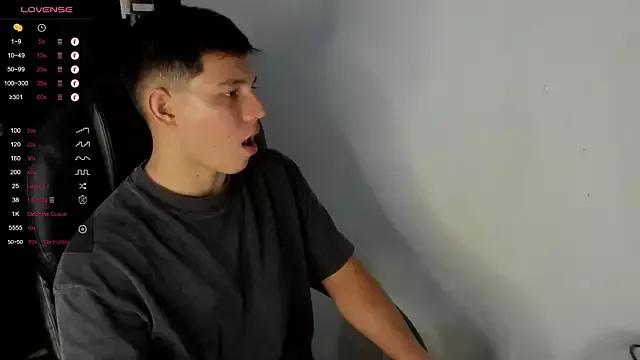JamesCr_ from StripChat is Freechat