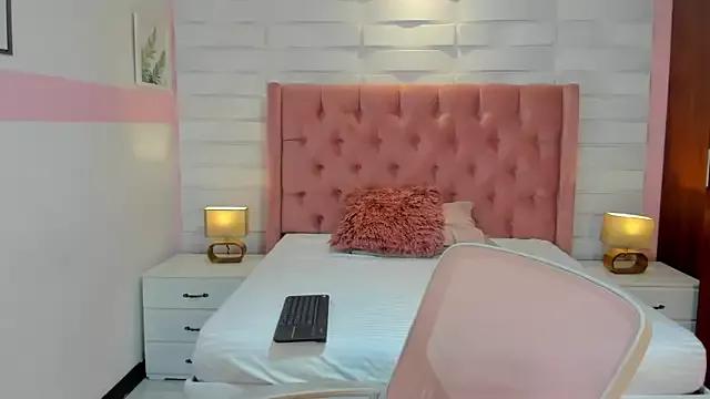 Check-out our cam rooms range and converse on a personal level with our delicious livecams streamers, showing off their spicy curves and toys.