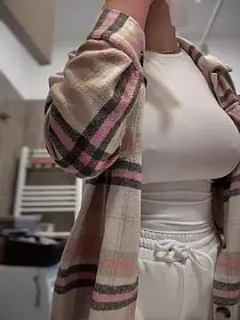 JessyRey from StripChat is Freechat