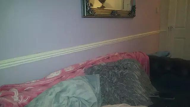 Jizzabella from StripChat is Freechat
