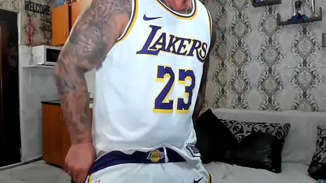 Jonmusclemaster from StripChat is Freechat