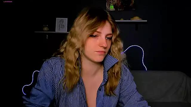 Check-out our cam rooms range and converse on a personal level with our delicious livecams streamers, showing off their spicy curves and toys.