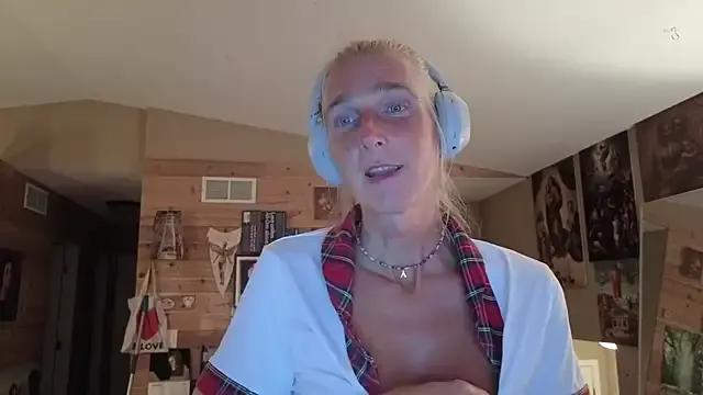 jpsunflower from StripChat is Freechat