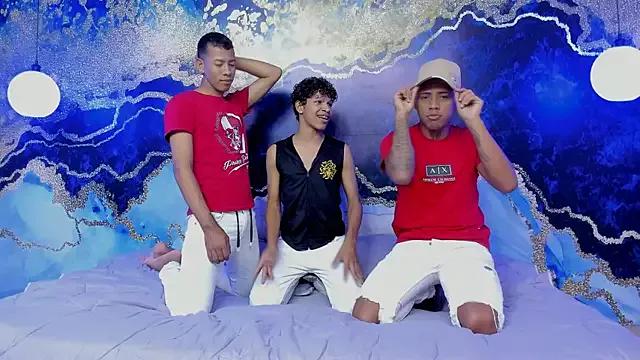 Juicy_Crew from StripChat is Freechat