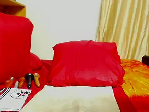 Juicyasss35xx from StripChat is Freechat