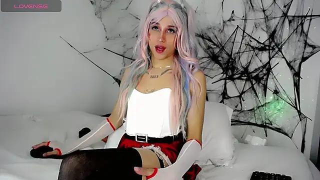 Check-out our cam rooms range and converse on a personal level with our delicious livecams streamers, showing off their spicy curves and toys.
