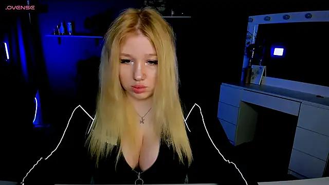 juli_kisss from StripChat is Freechat